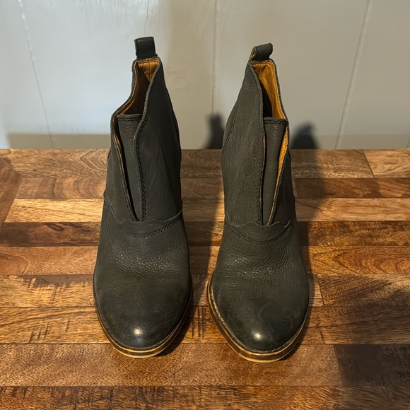 Lucky Brand Heeled Ankle Booties, Black, Leather, Barely Worn, Size 9 - Picture 2 of 11